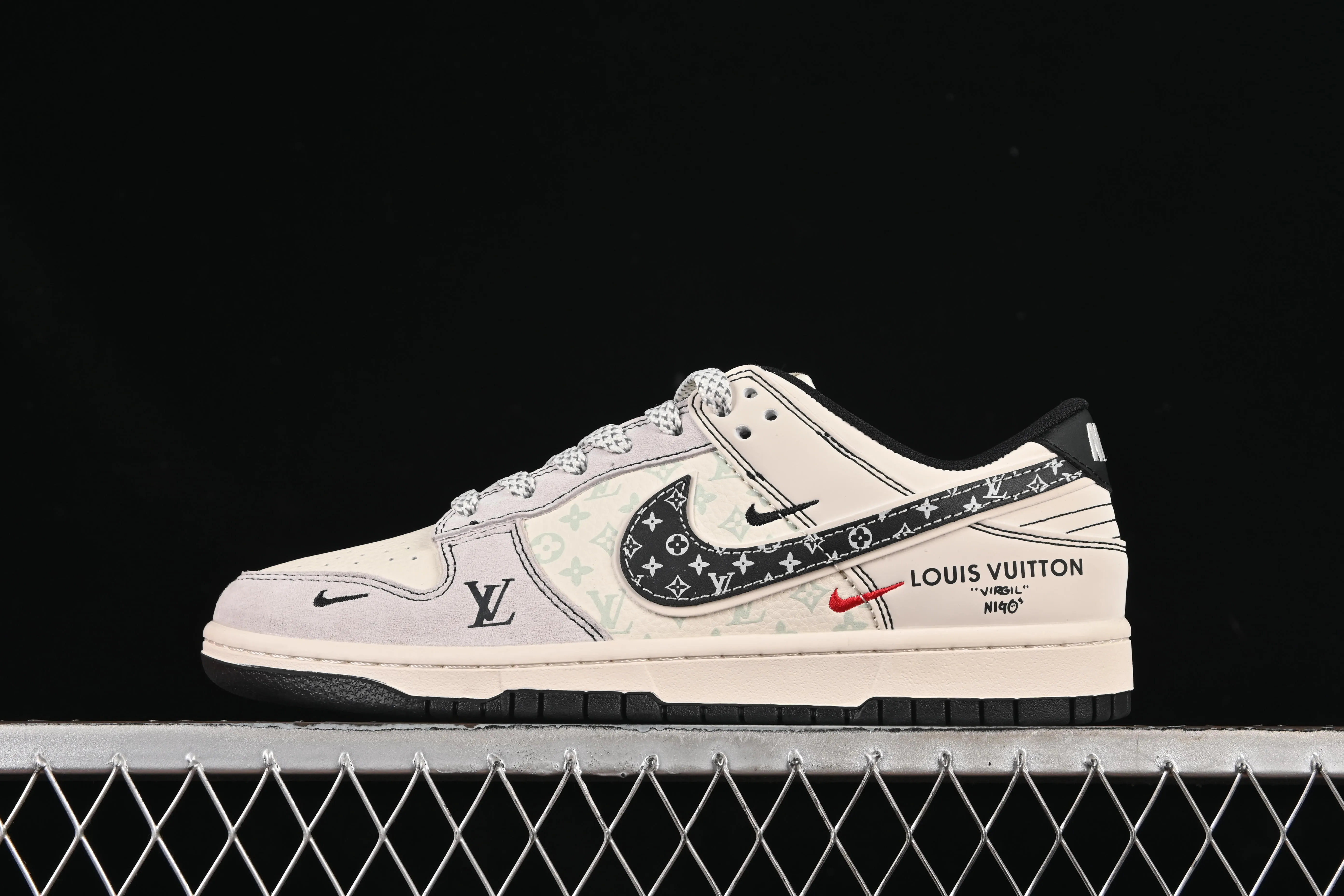All categories Nk SB Dunk Series Nk SB Dunk Low High-end customized low-top sneakers Nike SB Dunk Low LV joint black hook print Anniversary high-end customized low-top casual sneakers YX5066-365